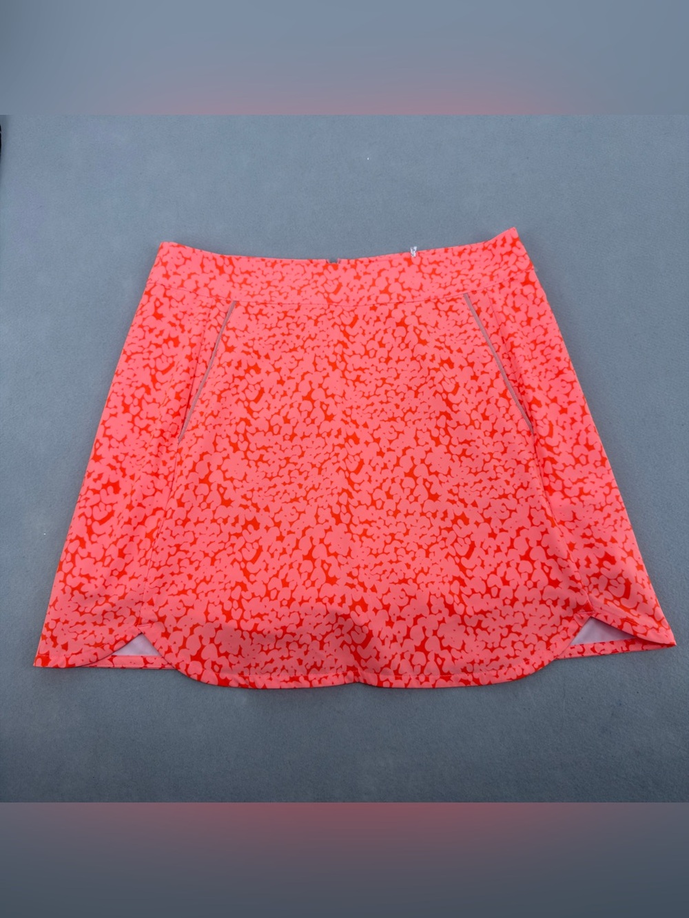 Vineyard Vines Performance Skort in Fiery Coral Small